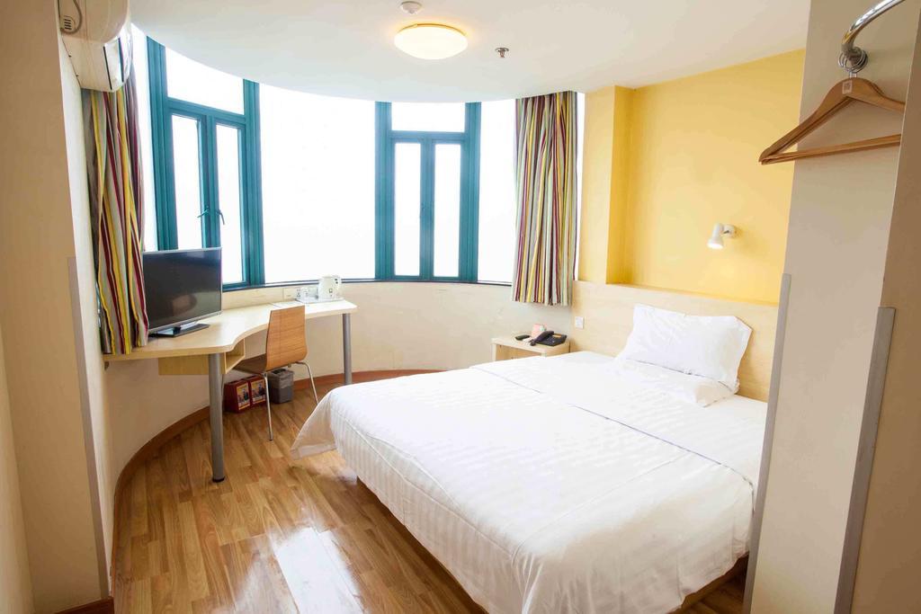 7Days Inn Foshan Qiandeng Lake Nangui Road Subway Station Room photo
