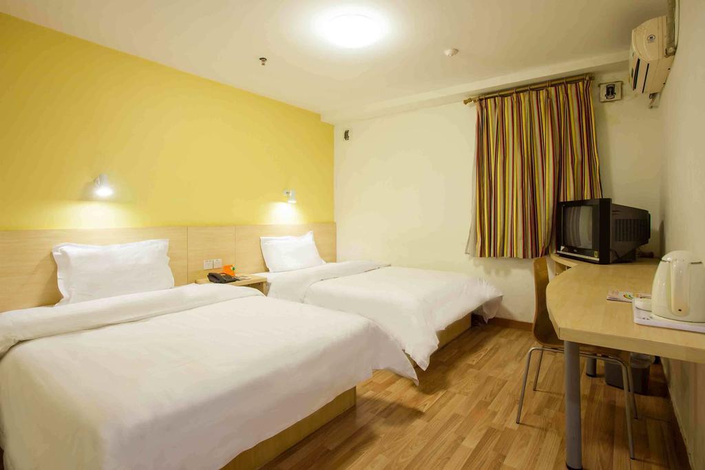 7Days Inn Foshan Qiandeng Lake Nangui Road Subway Station Room photo