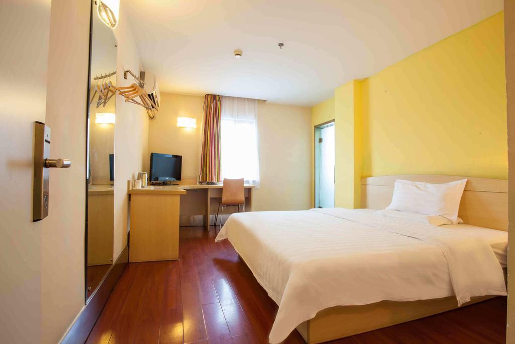 7Days Inn Foshan Qiandeng Lake Nangui Road Subway Station Room photo