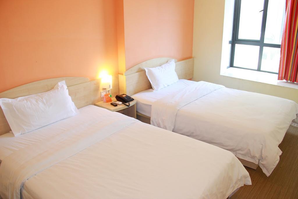 7Days Inn Foshan Qiandeng Lake Nangui Road Subway Station Exterior photo